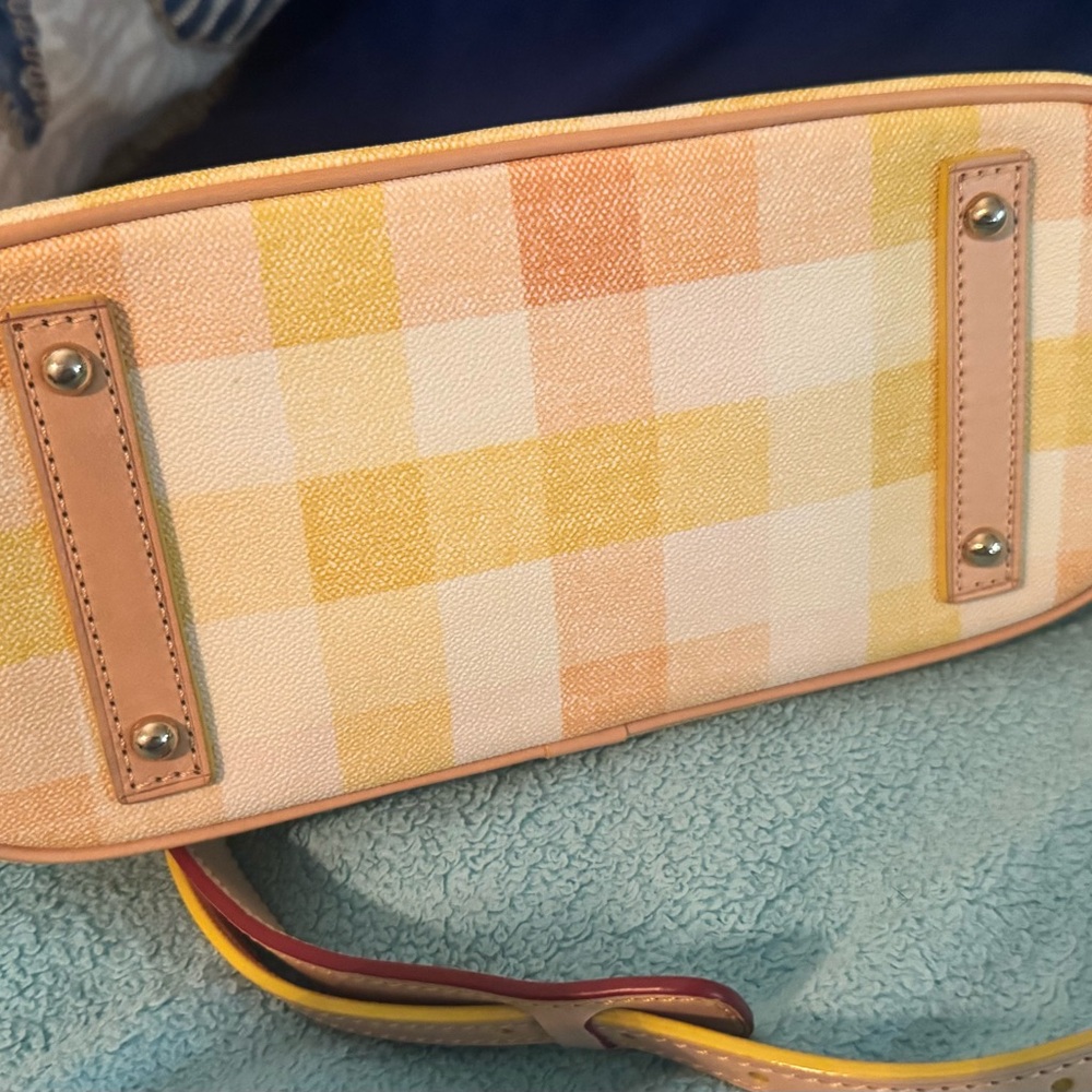 Dooney & Bourke..Women’s Checked Satchel Bag in Peach and Yellow NWOT - Picture 6 of 12